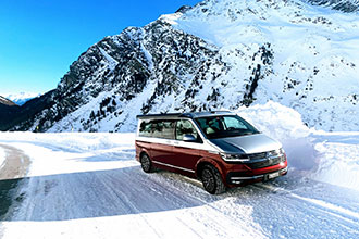 VW California im Schnee